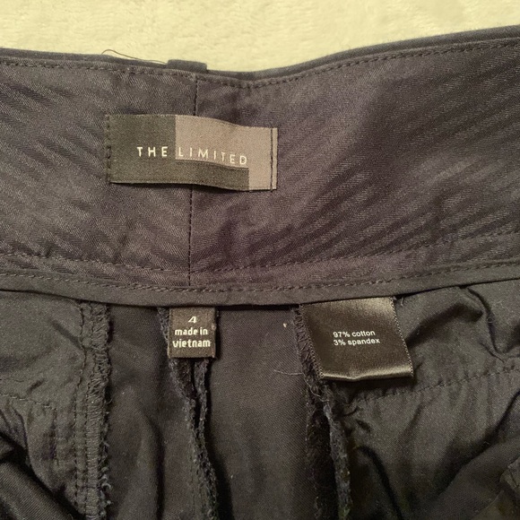 Casual Shorts - Picture 2 of 3